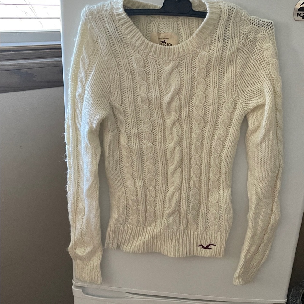 Hollister Women's Ivory Cable Knit Sweater